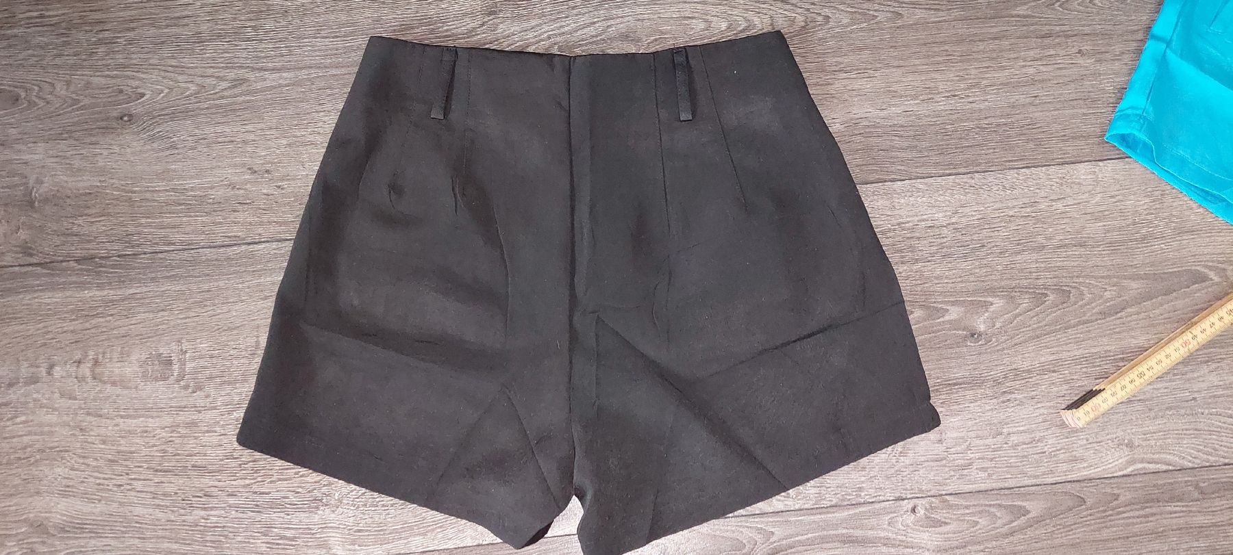 Pantaloni: Shorts Schwarz gr 38 – Nuovo (secondo la descrizione) da Gwatt (Thun) venduto da Letzte-Chance-III