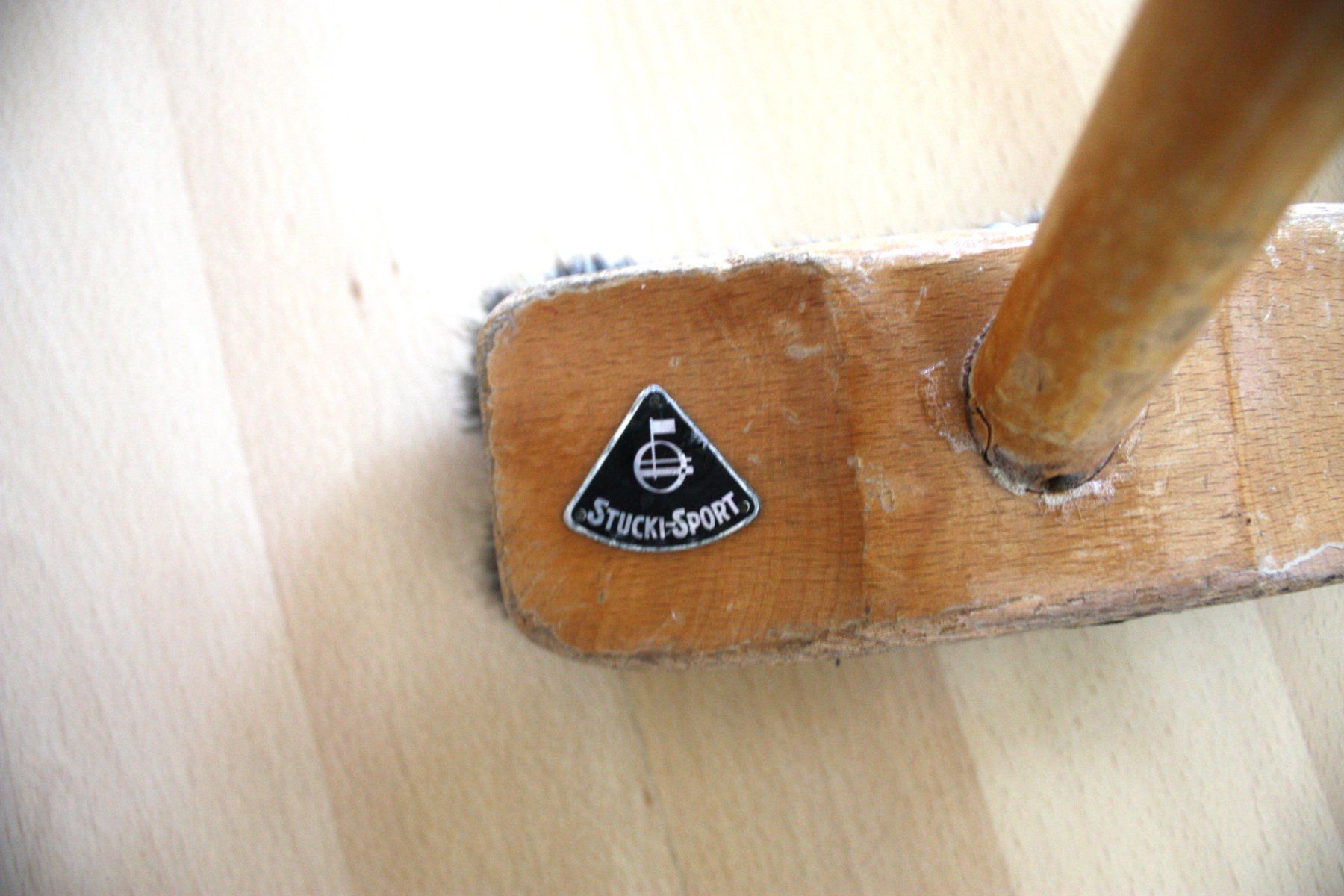 Altro in Apparecchi per la pulizia: Curlingbesen  4 Stück – Usato da Spiez venduto da Trollius09 4