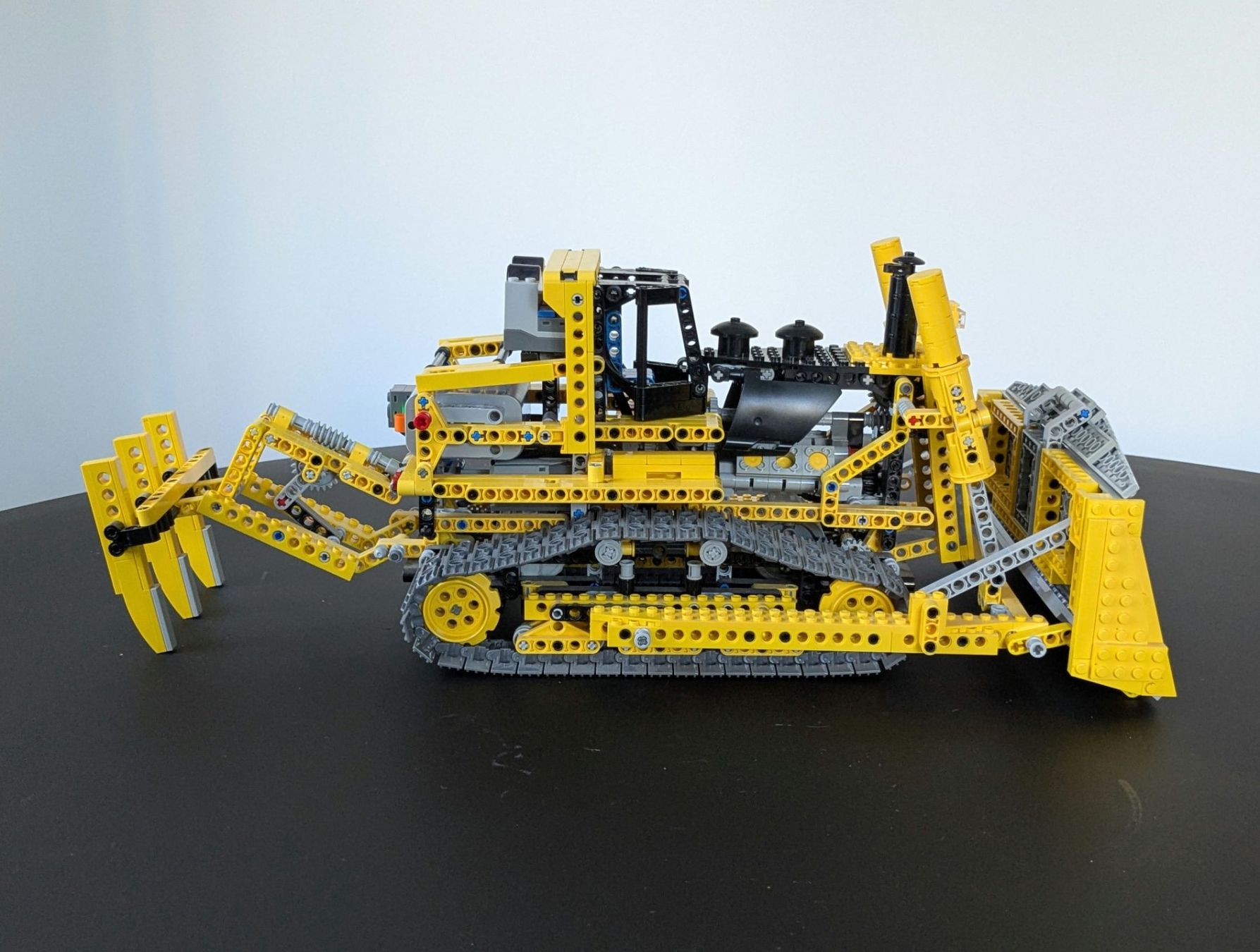 Lego Kit di costruzioni: LEGO TECHNIC 8275 - Motorized Bulldozer (2007) – Usato da lausanne venduto da searno 7