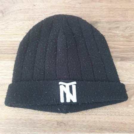 Schwarze Winter Mütze mit NY-Logo, warm für kalte Tage!