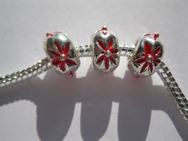 2 Metallperlen, Grosslochperlen, Beads mit Blume rot