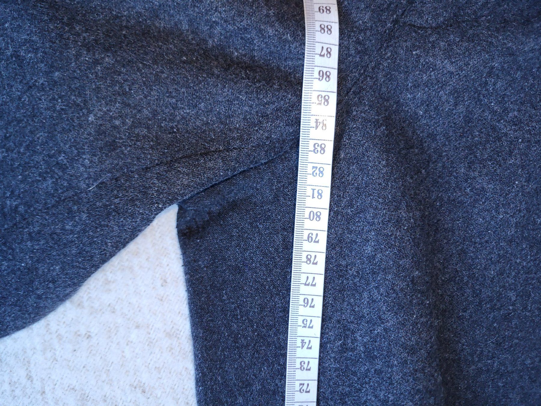 Pantaloni: CONWELL - LAINE, Pantalons Cargo Anthracite Taille 33 – Usato da Haute-Nendaz venduto da EmptyCloset 7