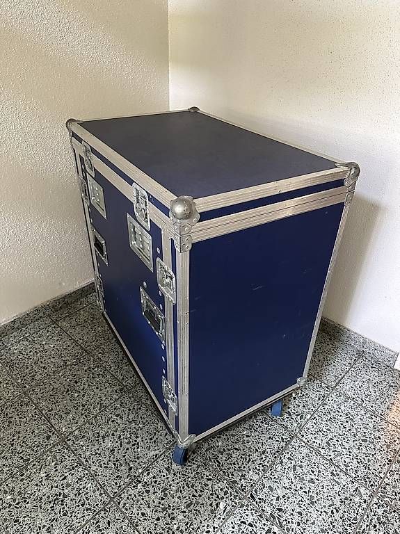 Altri accessori: Schönes Flightcase (Blau) Winkelrack – Usato da Zumikon venduto da Haus1