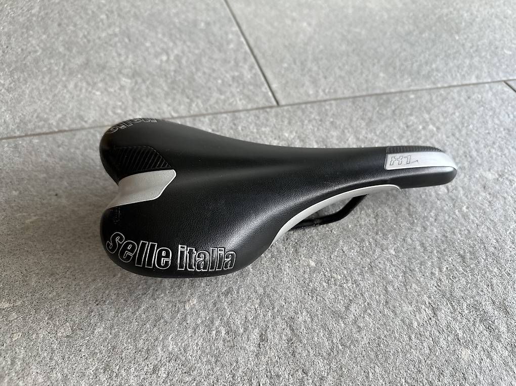 Pezzi di ricambio: Fahrradsattel (& Sattelstütze) – Usato da Bettlach venduto da des_sz67