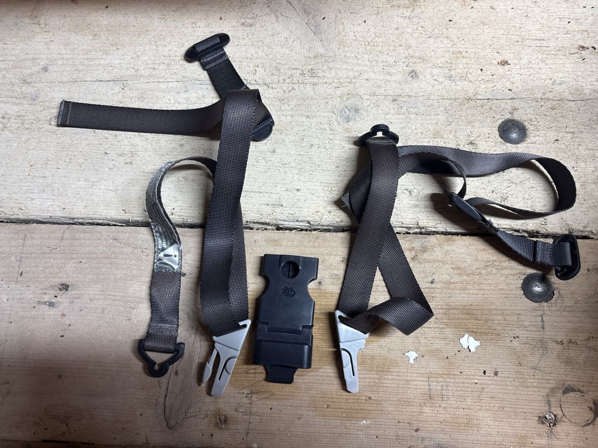 Thule Pièces détachées: Yepp Velokindersitz Gurtsystem Ersatzteile  – Neuf (Voir description) à Zürich par hehler01