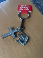 Neuer Schlüsselanhänger: Krone und Kreuz mit Strasssteinen