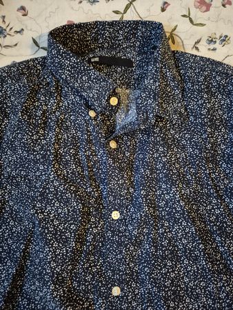 Chemise à fleurs bleues et blanches, taille M, été 2024