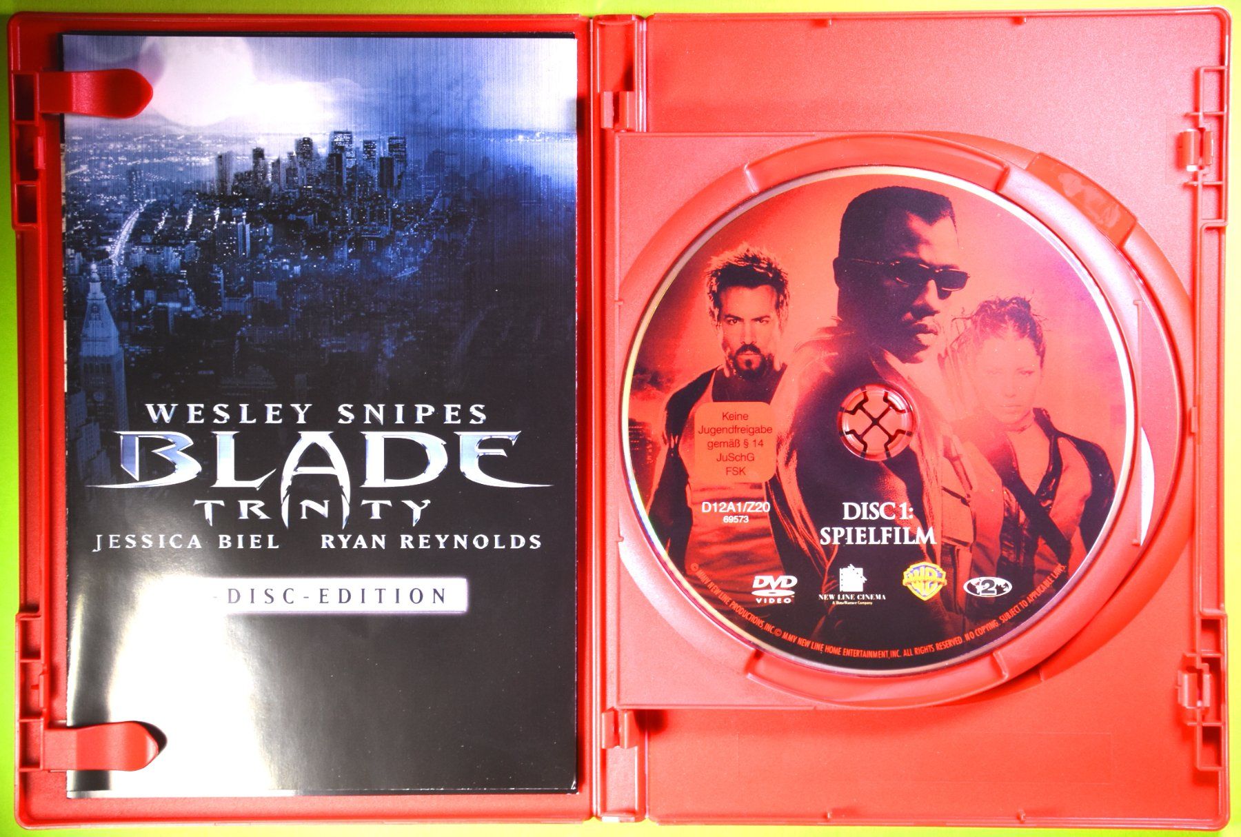 Tutti i DVDs: BLADE TRINITY  /  JESSICA BIEL  /  RYAN REYNOLDS  (2 DISC'S) – Nuovo (secondo la descrizione) da Luzern venduto da piro12 3