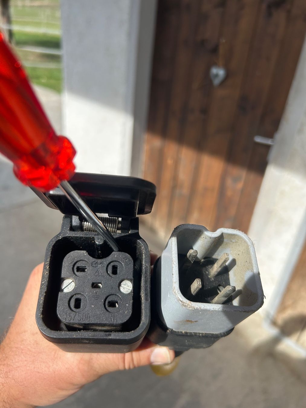 Laufwerke & Adapter: 400 Volt Adapter ab CHF 1.00 – Gebraucht aus Anglikon von Buas 5
