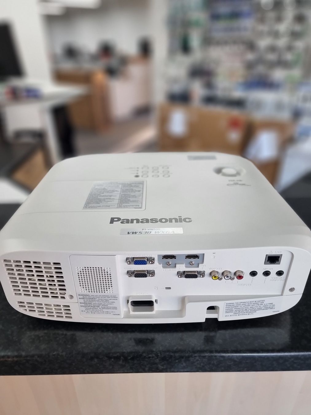 Panasonic Proiettori: Panasonic VW530 WXGA Beamer – Usato da Chur venduto da EP_bernhard 1
