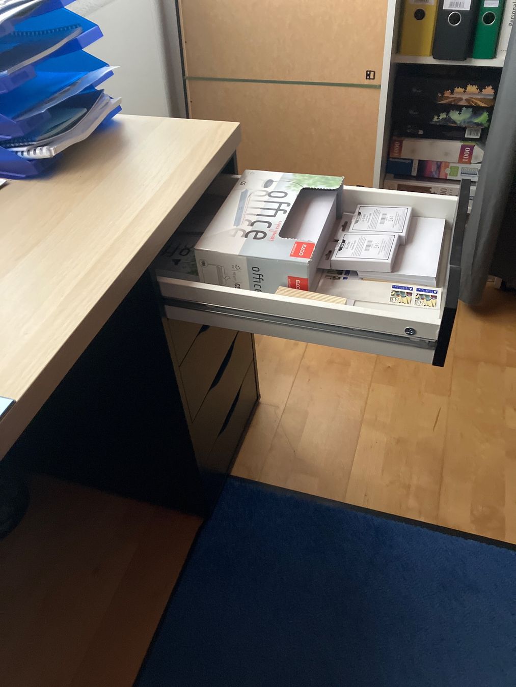 Ikea Scrivanie: Schreibtisch von IKEA – Usato da Riken AG venduto da fle_h6d7 3