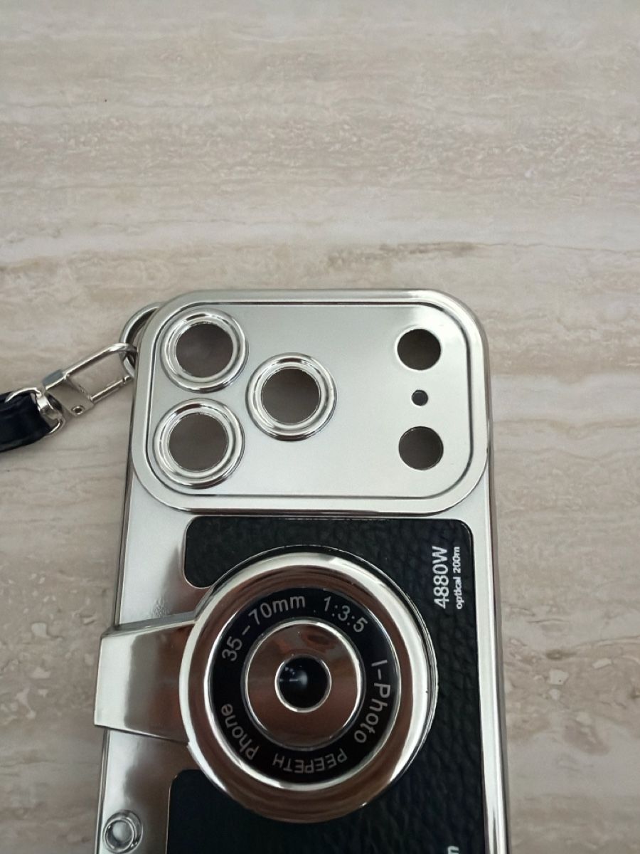 Apple Cover & Protezioni schermo: Retro Camera iPhone 17 ProCase with Strap - Stylish & Secure – Nuovo e nell'imballaggio originale da Paradiso venduto da Ixaya.studio 2