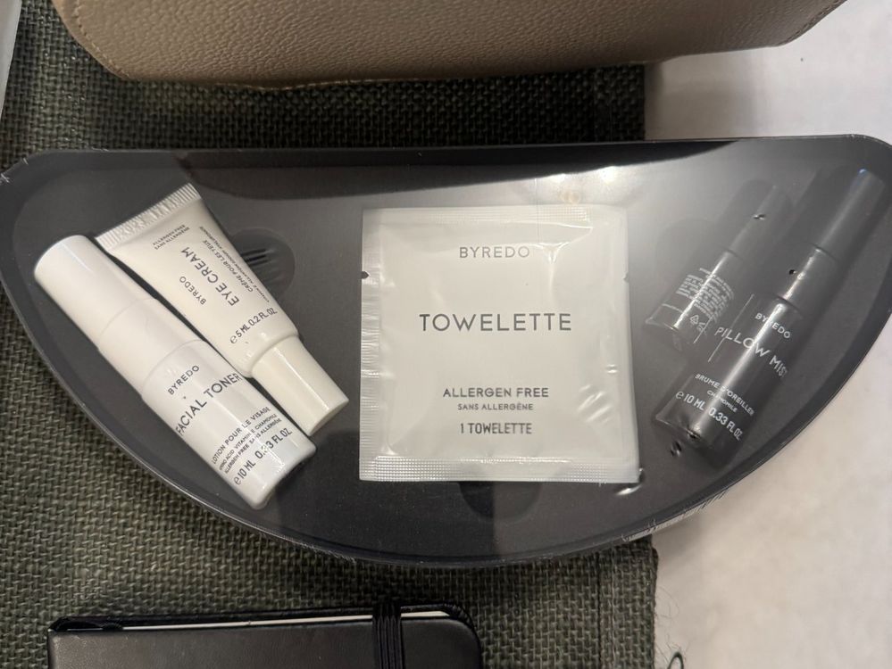 NEU - Emirates FIRST CLASS SET Nr. 2 (Neu und originalverpackt) in ...