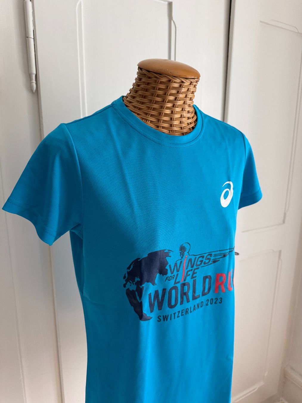 Asics T-shirt: ASICS - Sportshirt hellblau mit Print M – Usato da Zürich venduto da Diazaio 1