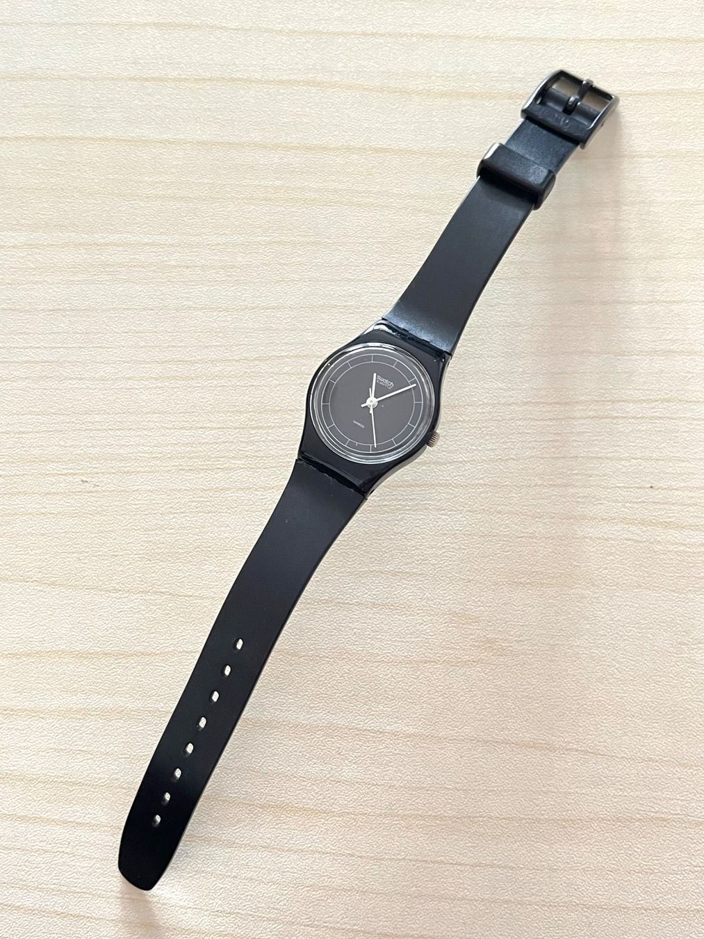 Swatch Orologi: Schlichte Swatch Damenuhr, schwarzes Design – Usato da Grenchen venduto da chththl 1