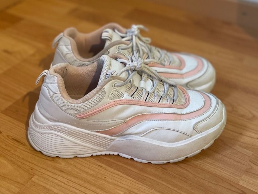 Scarpe da donna: Baskets blanches et roses style chunky – Usato da Le Locle venduto da marie_b28 5