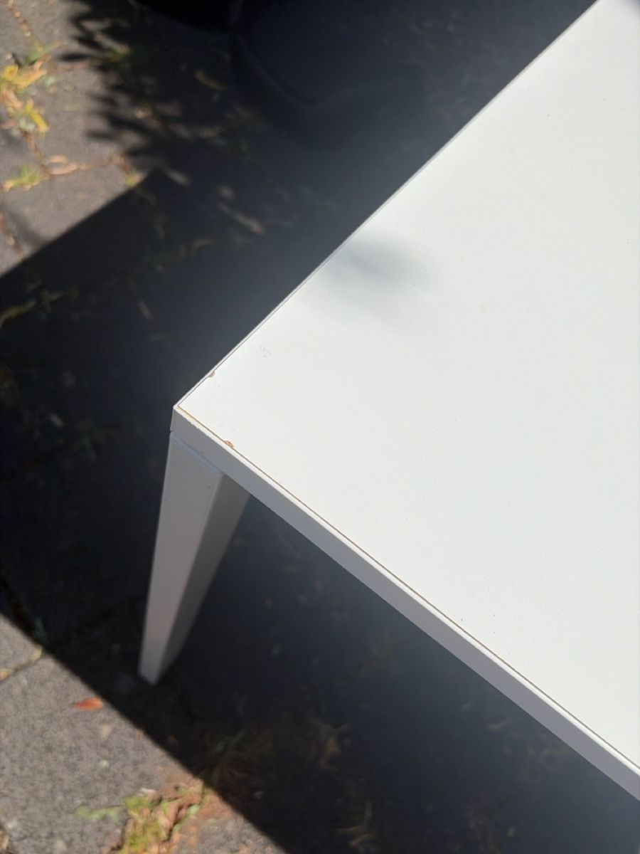 Scrivanie: Ikea tisch – Usato da Riedholz venduto da abr_5dn9 1
