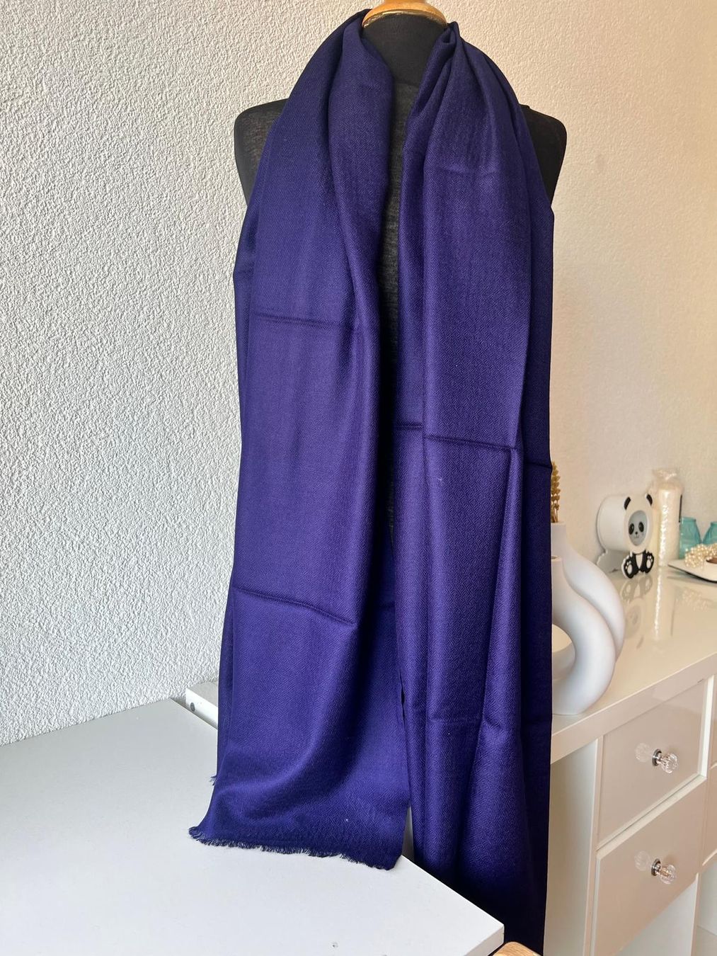 Foulard & Sciarpe: Châle  en cachemire – Violet profond – Nuovo e nell'imballaggio originale da La Chaux-de-Fonds venduto da Luxary.25cachmirepro 4