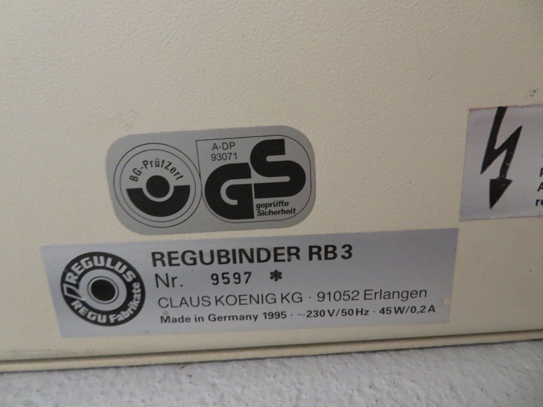 Machines à relier: Regubinder RB3 Bindegerät – D'occasion à Reinach BL par WBZ-Flohmarkt 5