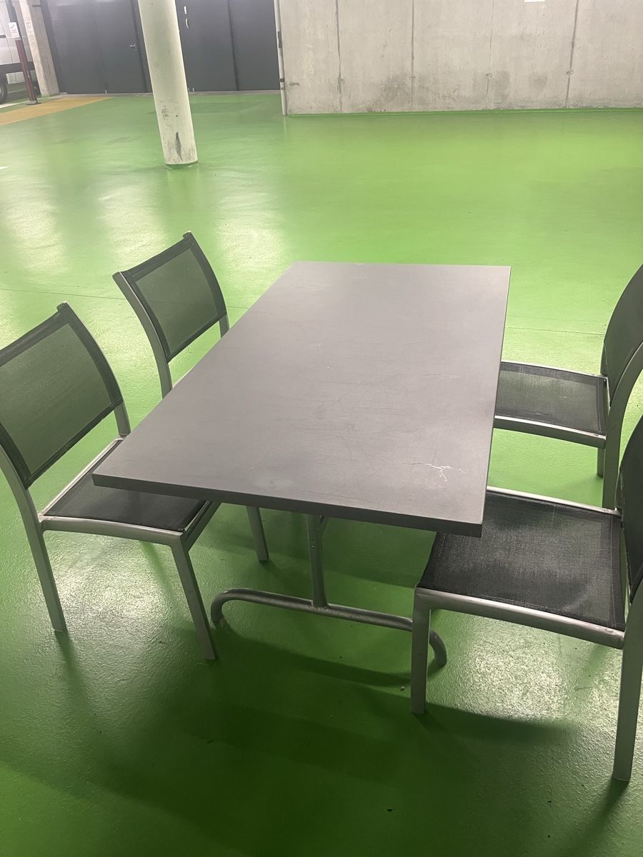 Set di tavolo e panche: Gartentisch mit 4 Stühlen Metall grau – Usato da Bern venduto da versace05 5