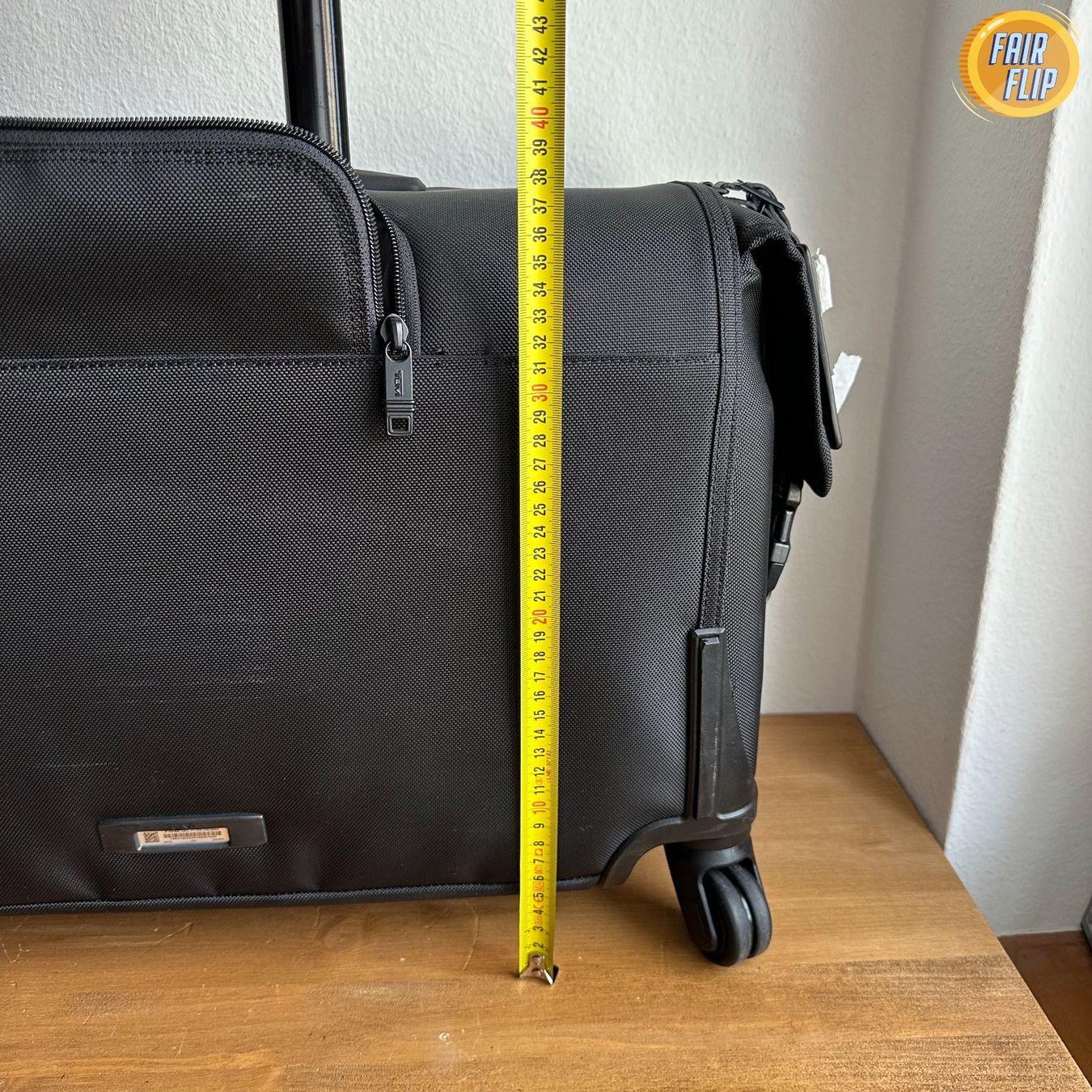 Tumi Valigie: Tumi Reisegepäck/Kleidersack mit Rollen – Usato da Luzern venduto da fairflip 2