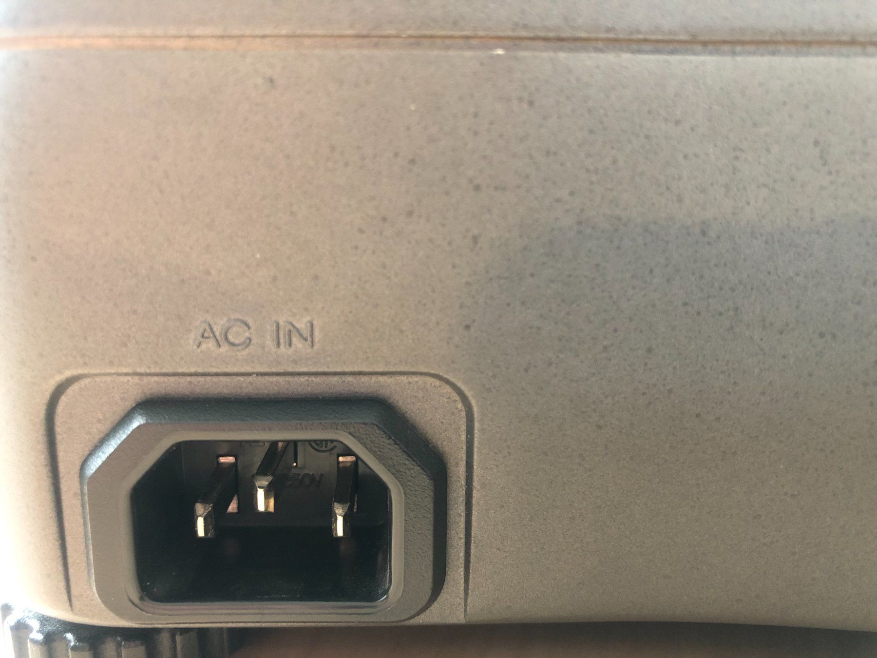 Sony Proiettori: Beamer Sony VPL-X600E – Usato da Wetzikon ZH venduto da d.Artagnan 5