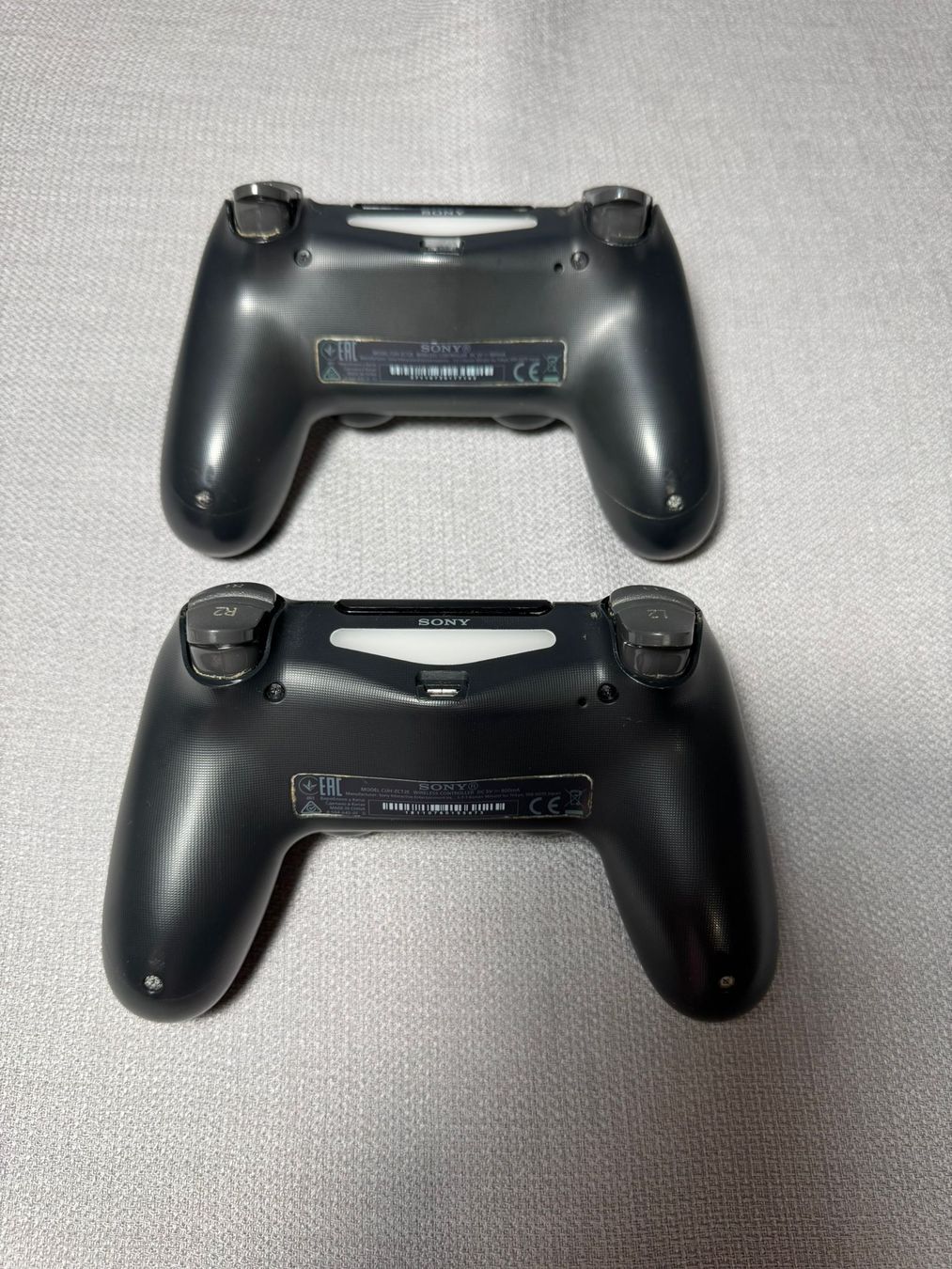 Sony Console: PS4 inkl. 2 Original-Controller, FIFA-Bundle – Usato da Altstätten SG venduto da Astronomical 5