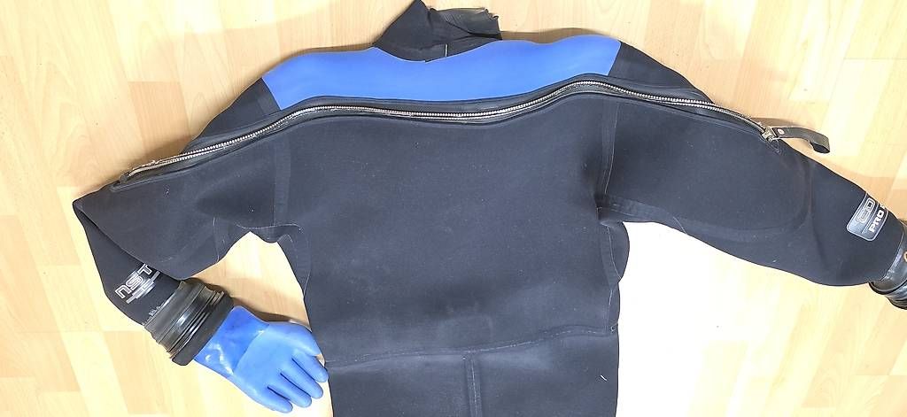 Mute per immersioni: Bare CD4 Pro Dry Trockentauchanzug, Grösse ML – Usato da Weggis venduto da Tauro8 3