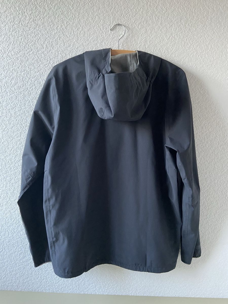 Under Armour Giacche: Under Armour Regenjacke M – Usato da Olten venduto da jon_wfq7 2