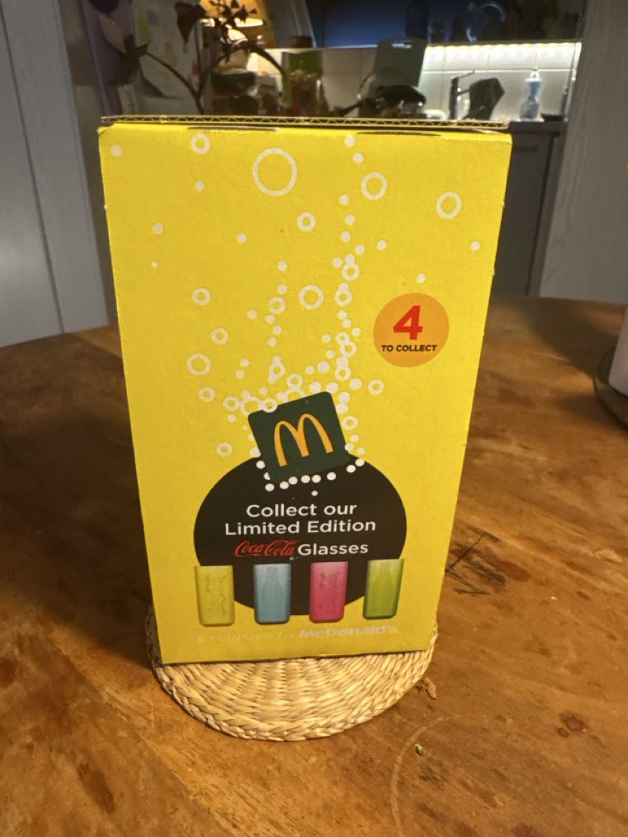 Coca-Cola Bicchieri: Verre Coca-Cola Edition Limitée 2020 Jaune Neuf – Nuovo e nell'imballaggio originale da Pâquier-Montbarry venduto da ada_w658 1