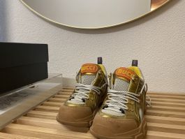Gucci Flashtrek, Schuhgrösse 38.5, gold.