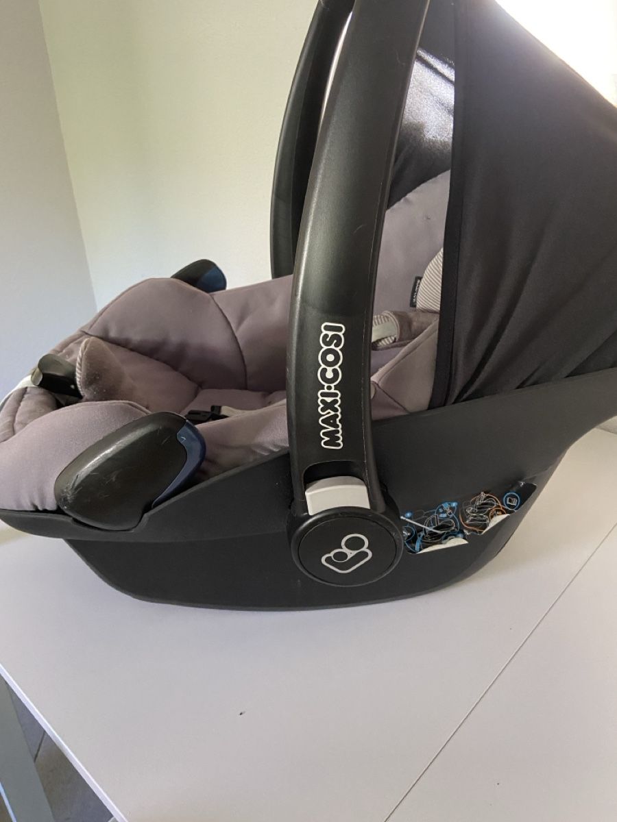 Maxi-Cosi Seggiolini per auto: Maxi-Cosi Pebble Kindersitz  – Usato da Suhr venduto da 000SF000 1