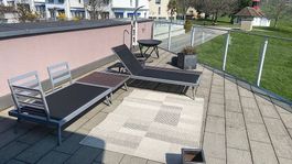 Liegenfläche-Lounge mit Kissen