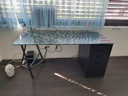 Schreibtisch mit Glasplatte und OHNE Schubladenelement
