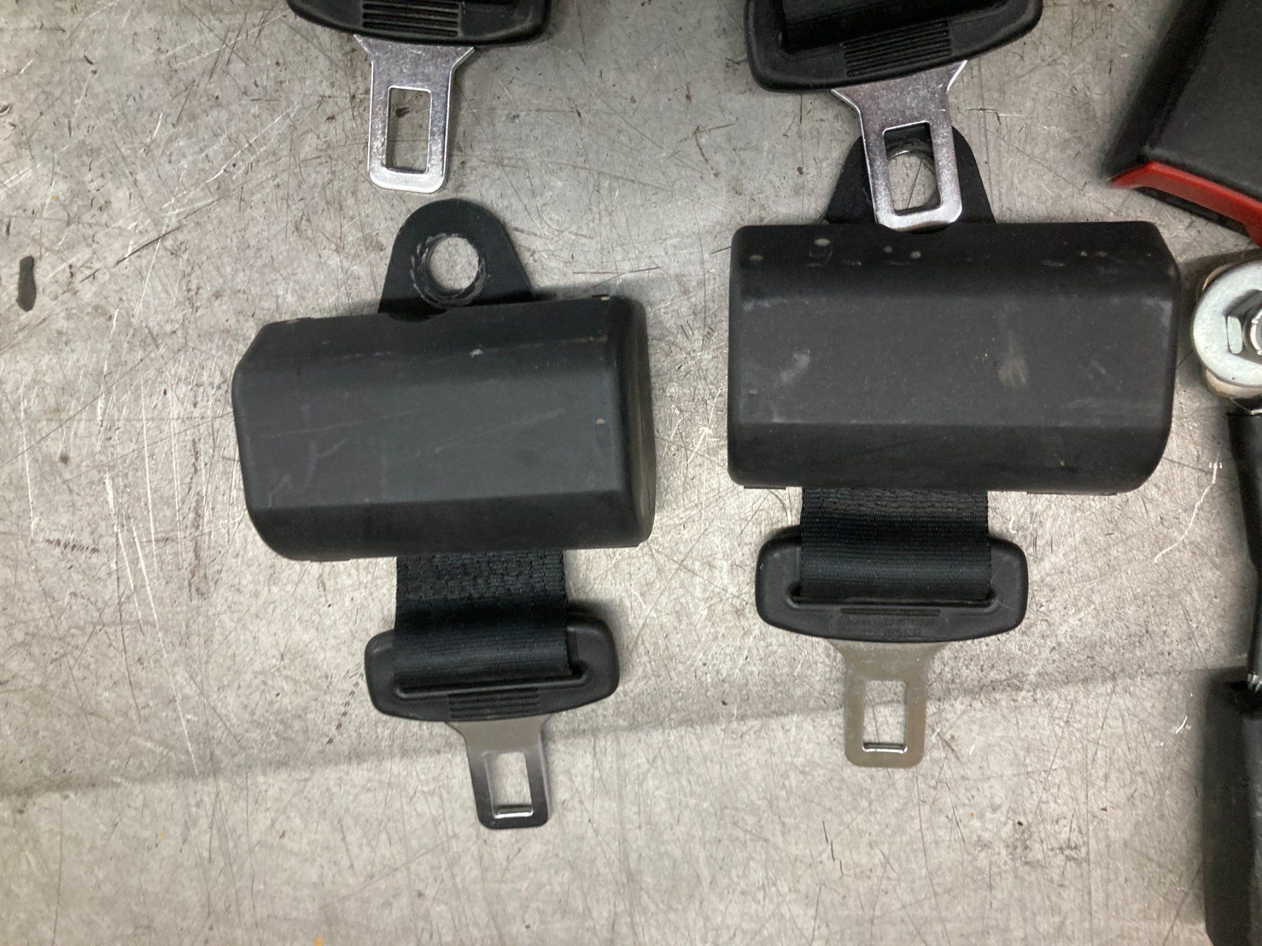 Tutti pezzi di ricambio auto: Diverse Auto Gurtschlösser gebraucht – Usato da Cham venduto da WB2223 3