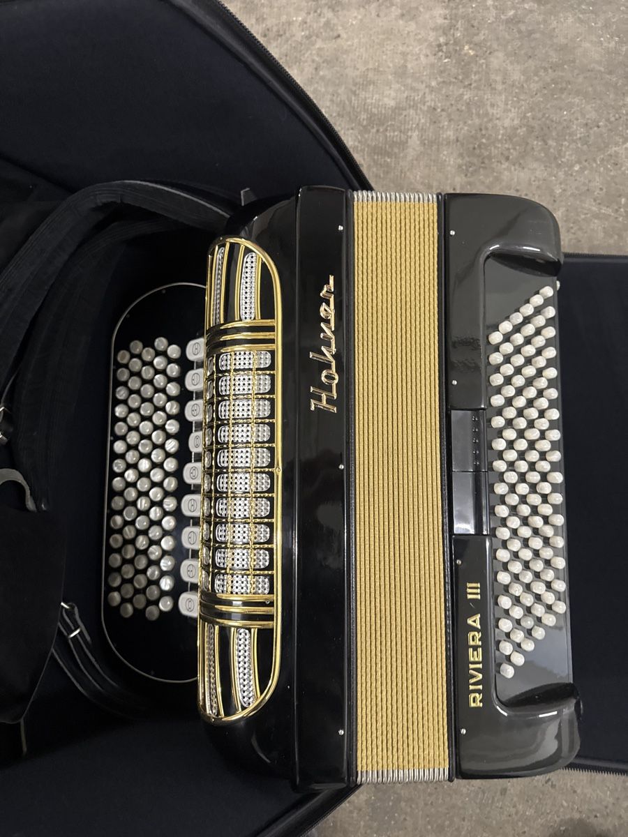 Hohner Strumenti musicali: Honer riviera 3 – Usato da Strengelbach venduto da HeidiHeidi09