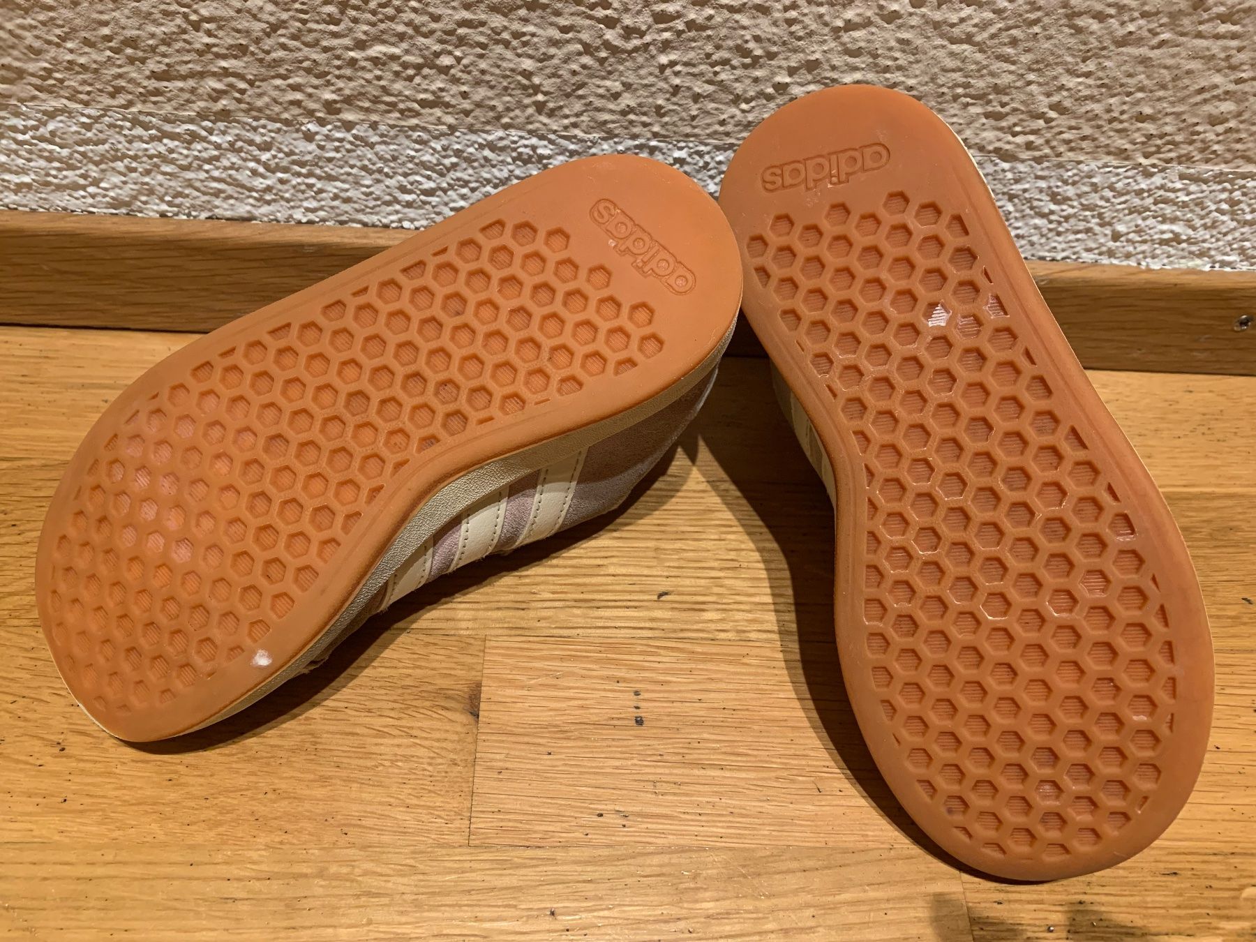 Adidas Schuhe für Jungen: Sneaker Adidas Kinder Mädchen Gr.30 – Gebraucht aus Bülach von engeli92 1
