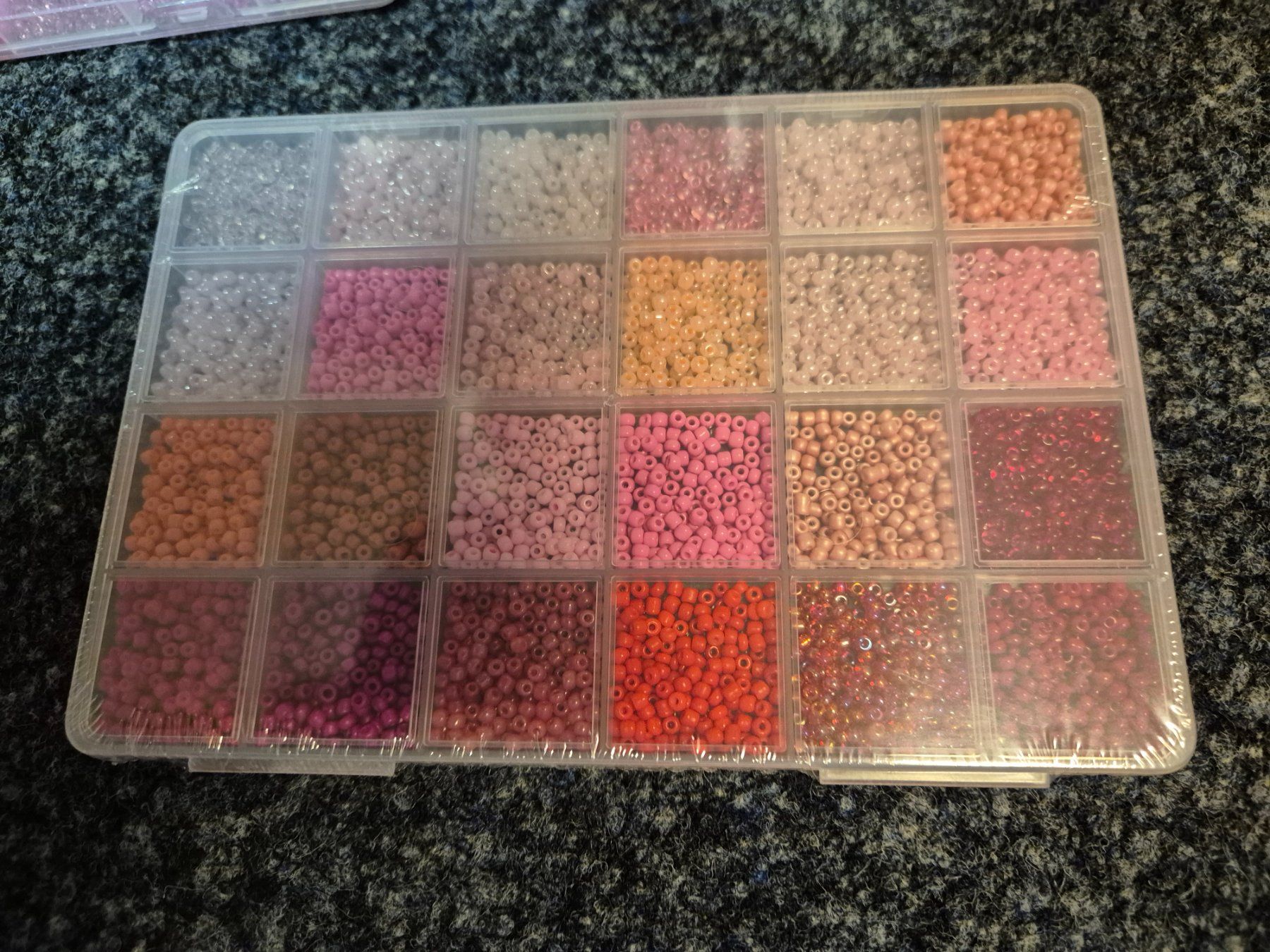 Perlen (unechte): Rocailles Perlen, 24 versch. Farben – Neu und originalverpackt aus Läufelfingen von Netti04 4
