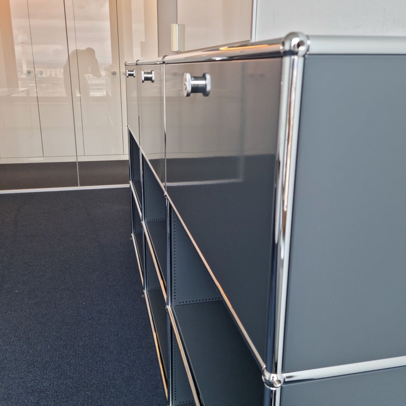 USM Scaffali: Usm Haller 3x3 mit 3 Klapptüren – Usato da Affoltern am Albis venduto da Zapro 2