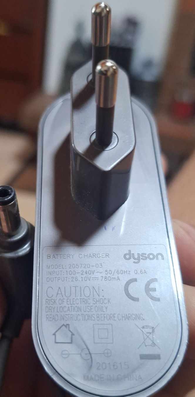 Dyson Chargements: Chargeur Dyson 205720-03  – D'occasion à Tannay par v1n1p00h