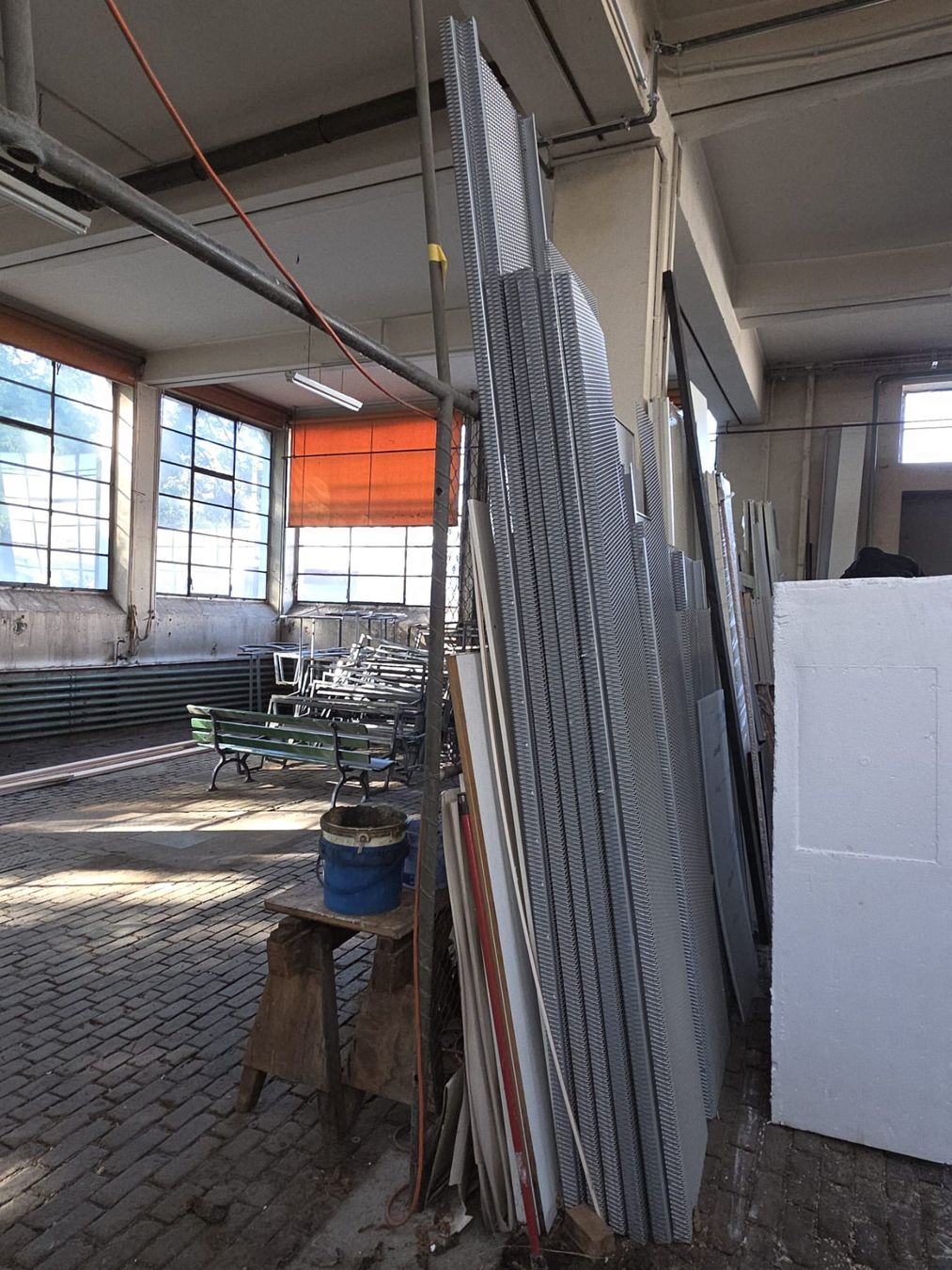 Plateaux: Deckenplatten, Streckmetallplatten, Deckenbekleidung – D'occasion à Bern par Baumonti 4