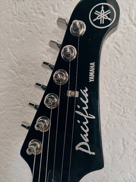 Strumenti musicali: Yamaha Pacifica 112V Black Edition  HSS Alnico – Usato da La Tour-de-Trême venduto da Sdk00 3