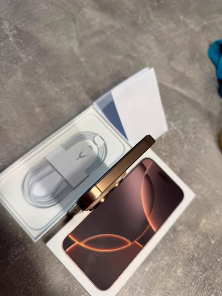 Apple Telefoni cellulari / Smartphones: iPhone 16 Pro Max mit 256 GB Neuwertig, 92% – Usato da Davesco-Soragno venduto da Muellea2 2