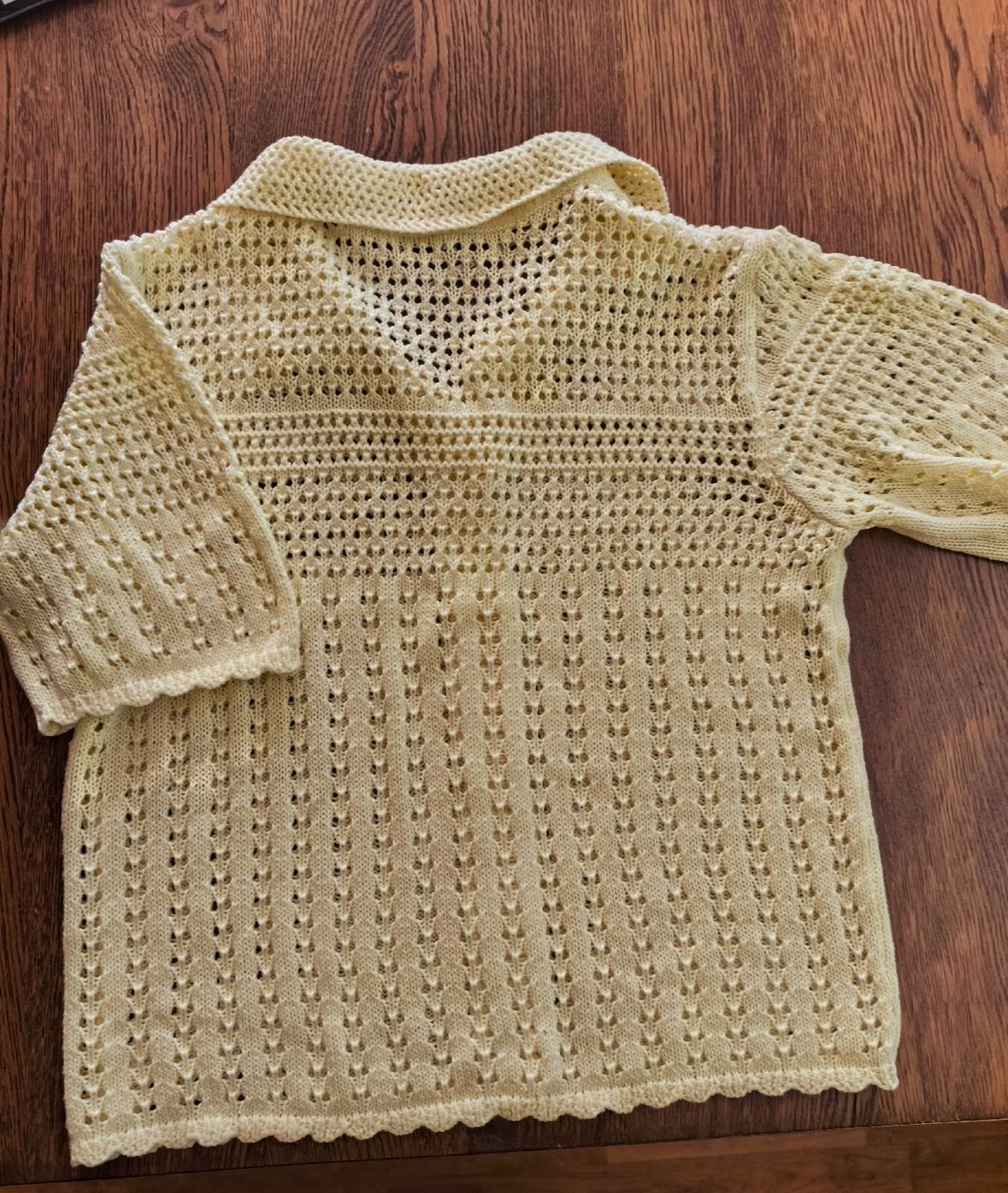 Vestes: Hellgelbe(Buttergelb)Strickjacke,M – Neuf (Voir description) à Schaffhausen par gab_v5qf 2