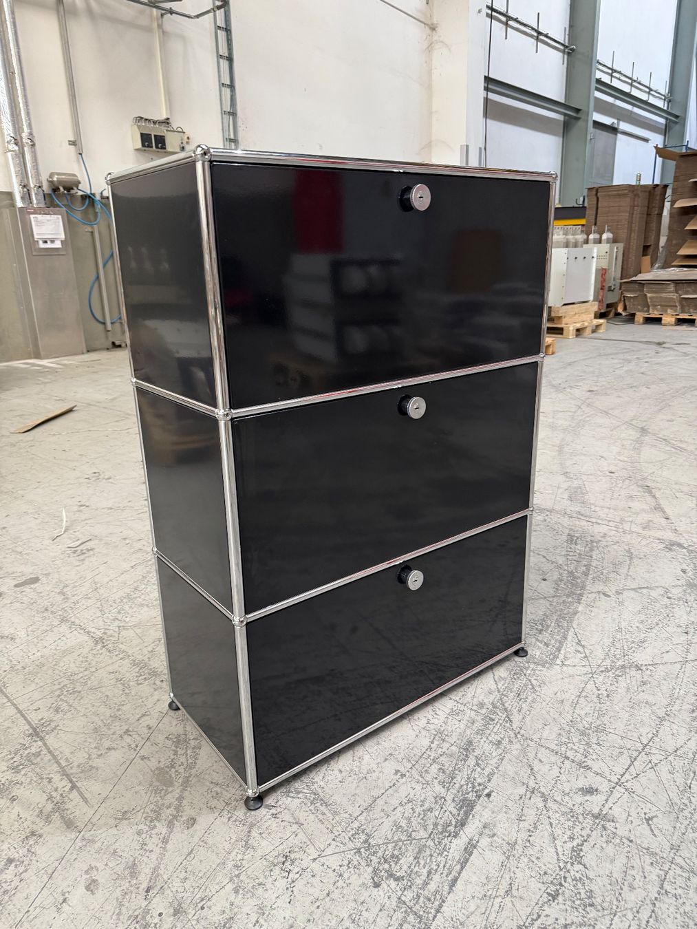 USM Regale: USM Haller Sideboard 1x3 Graphitschwarz 1x3 Q2 – Gebraucht aus Balsthal von Designhaus.Schmitt