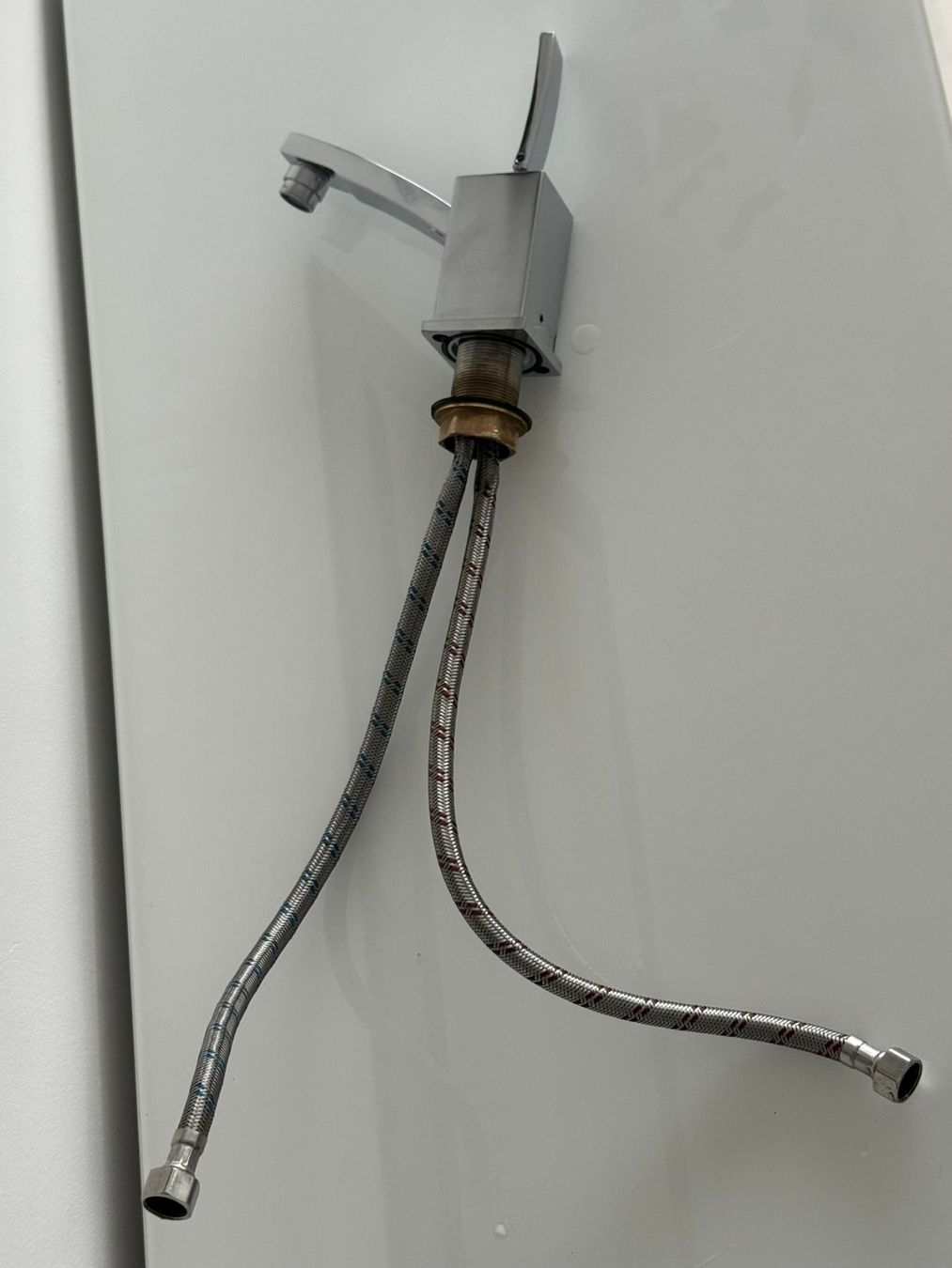 Armaturen: Moderne Waschtischarmatur, Chrom, Neuwertig – Gebraucht aus Uhwiesen von mic_kd6g 6