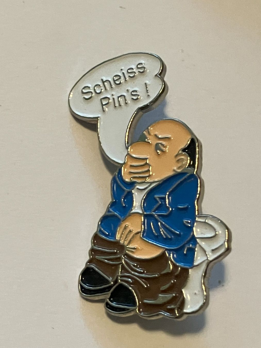 Placchette & Badge: 1 Pin Scheiss Pin's – Usato da Basel venduto da djwwpp