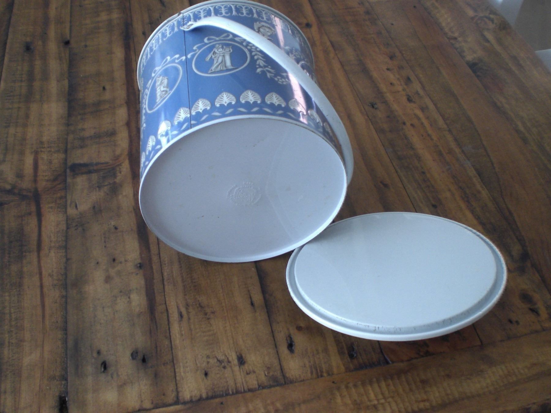 Altro in Decorazioni & Accessori: Blechdose mit gefülltem Deckel – Usato da Hägglingen venduto da Orysen 2