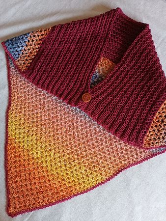 Handgestrickter Frühlings-Sommer-Schal mit Knopf, Unikat!