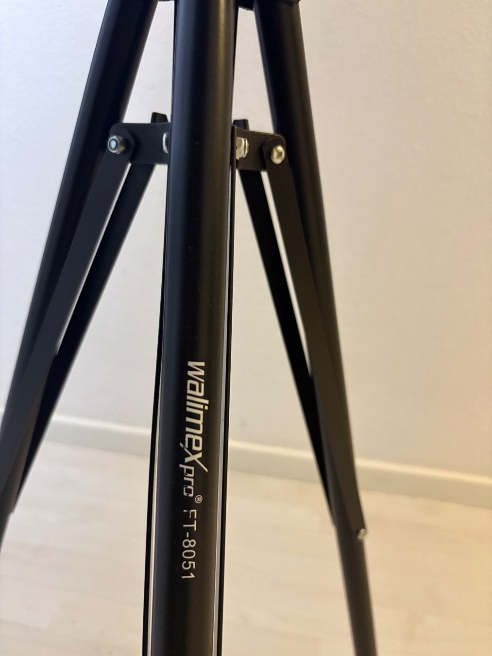 Lampade: Walimex pro Softbox / Lightbox Studioleuchte inkl. Stativ – Usato da Luzern venduto da ves_yg8z 2